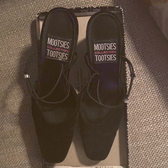 BLACK VELVET DRESS PUMPS - Picture 3 of 6